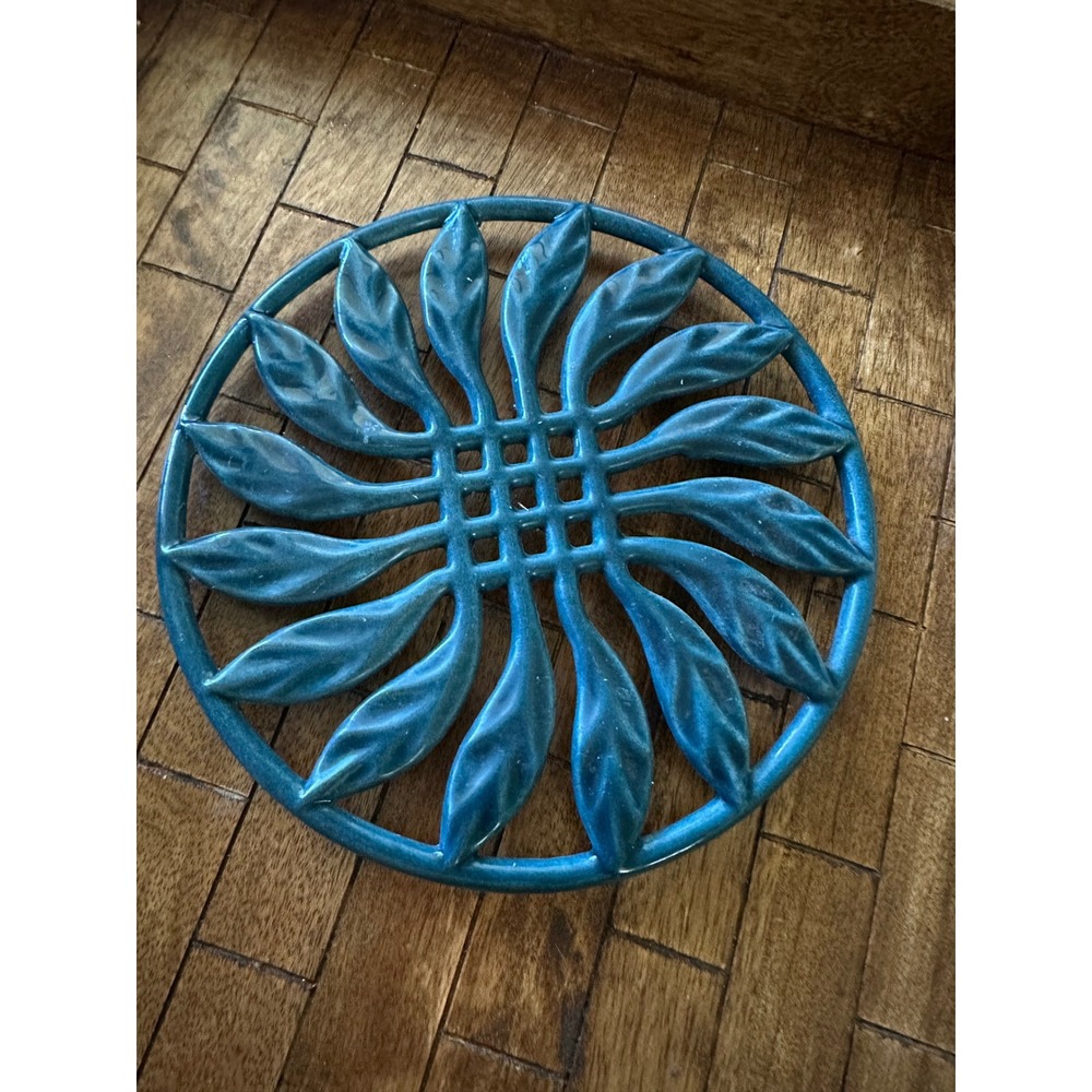 Vintage Invicta France cast iron green trivet - beautiful VGUC